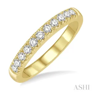 1/3 ctw 11 Stone Round Cut Diamond Wedding Band in 14K Yellow Gold