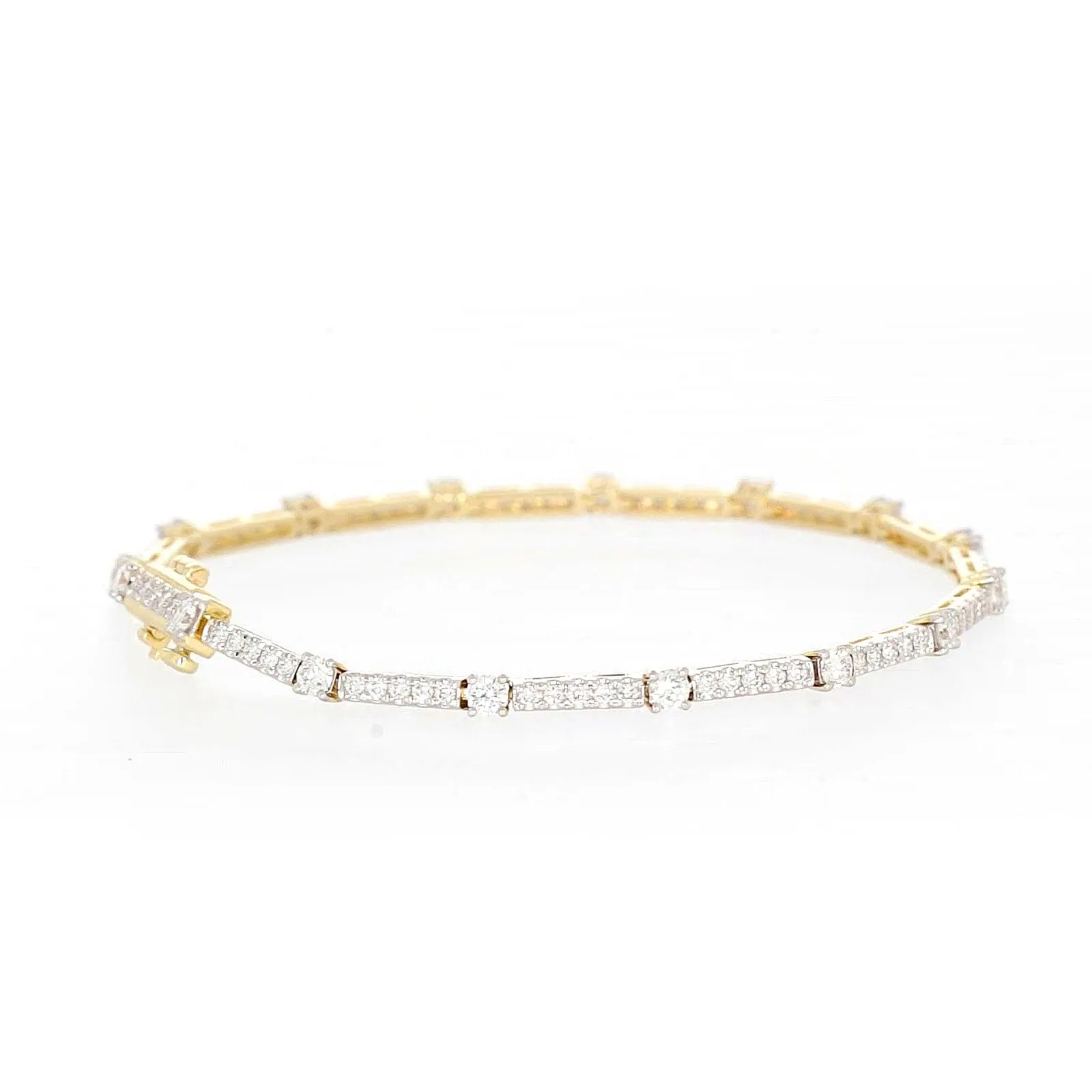 Celebration 9ct Yellow Gold Round Brilliant Cut 2 Carat tw of Lab Grown Diamonds Bracelet