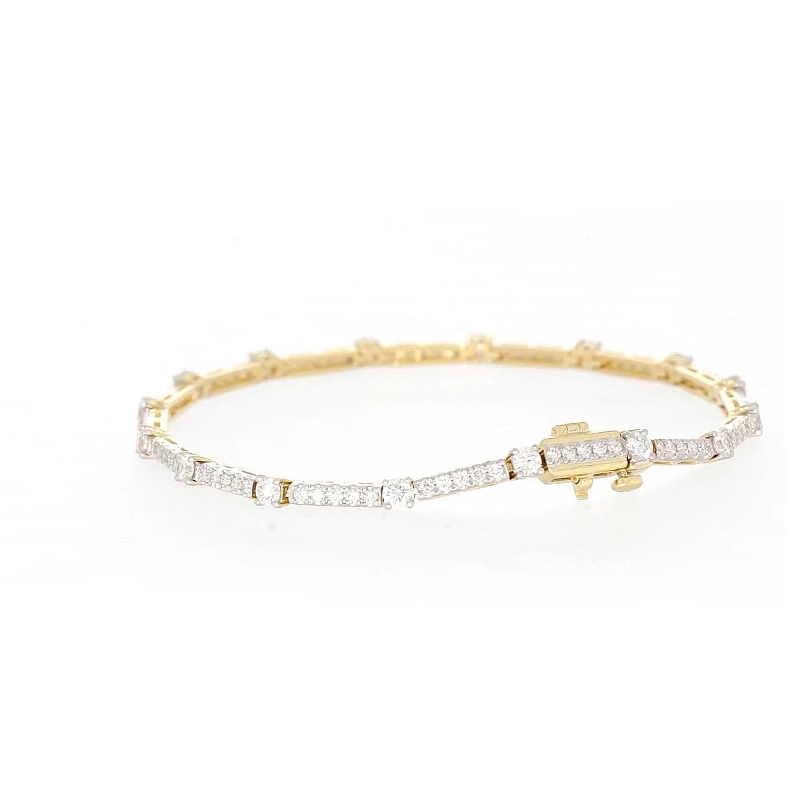 Celebration 9ct Yellow Gold Round Brilliant Cut 2 Carat tw of Lab Grown Diamonds Bracelet