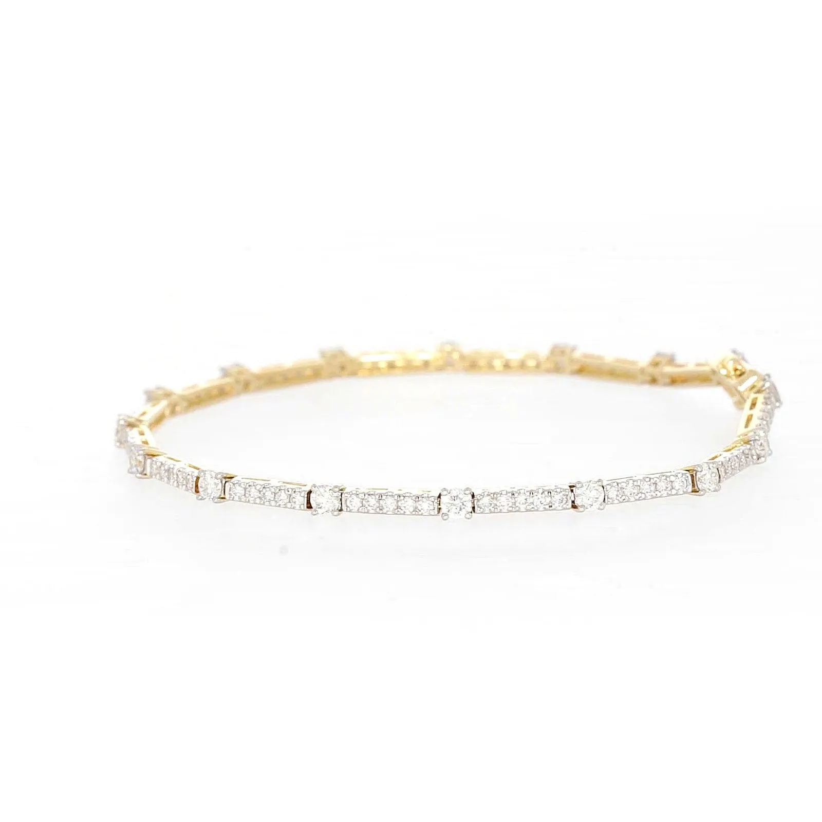 Celebration 9ct Yellow Gold Round Brilliant Cut 2 Carat tw of Lab Grown Diamonds Bracelet