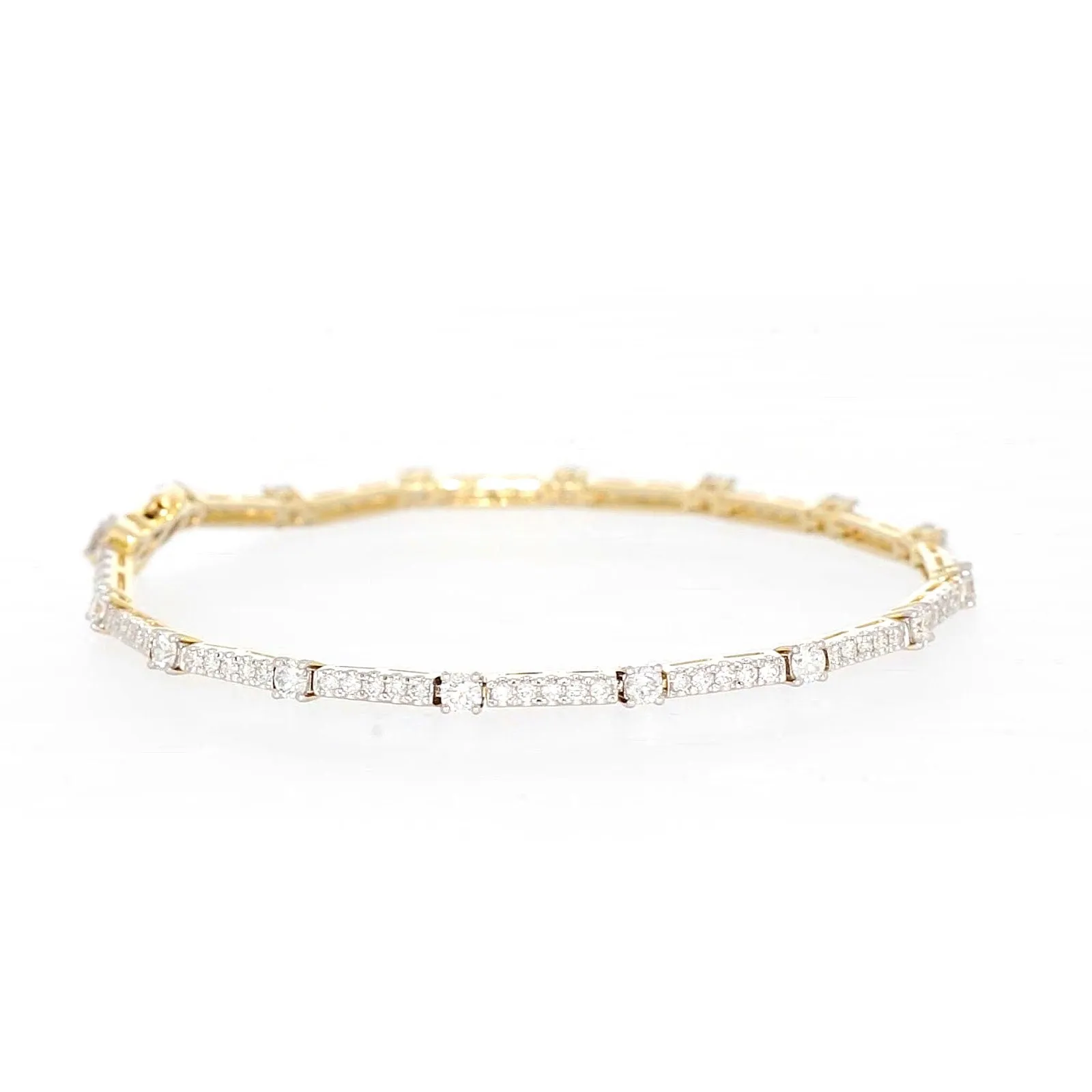 Celebration 9ct Yellow Gold Round Brilliant Cut 2 Carat tw of Lab Grown Diamonds Bracelet