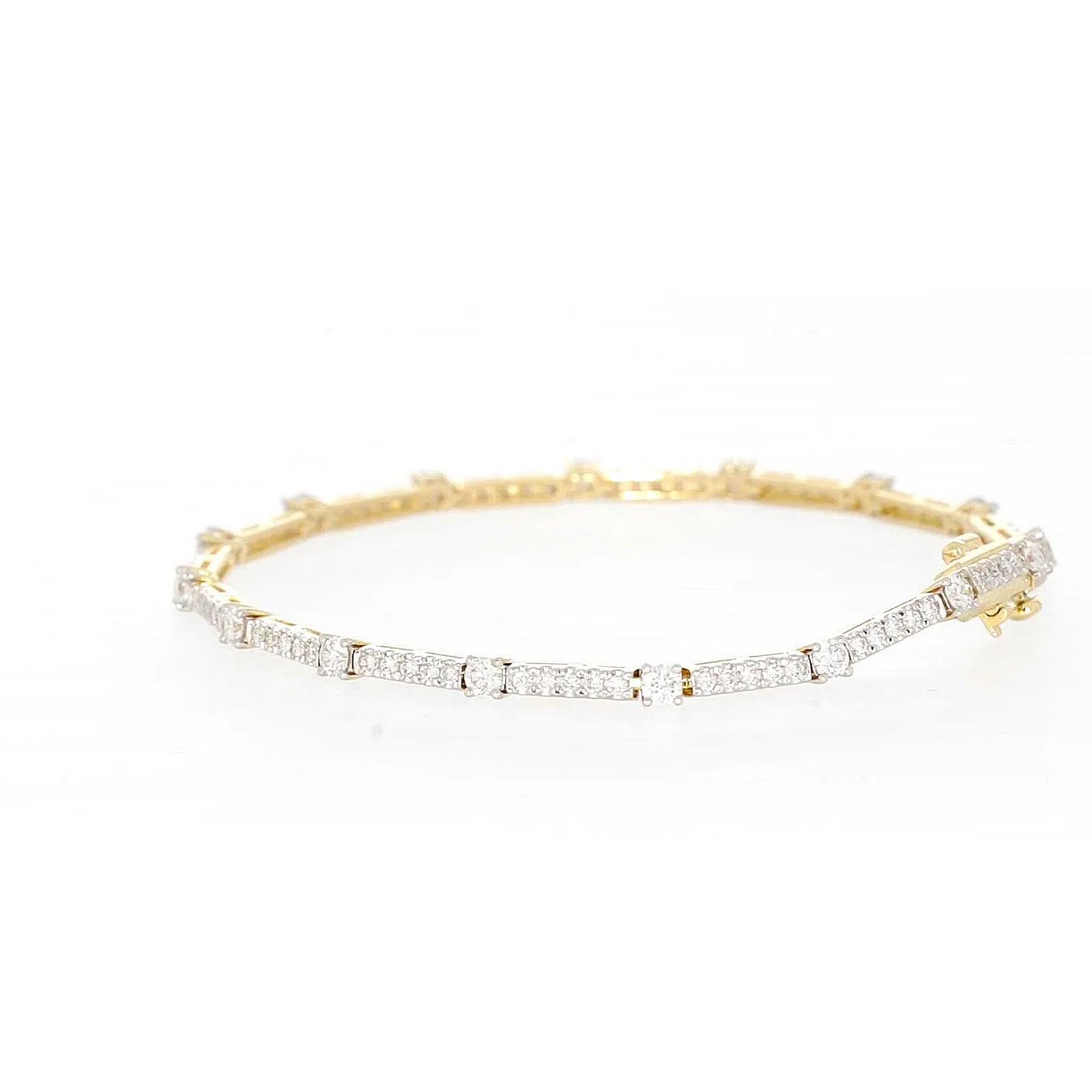 Celebration 9ct Yellow Gold Round Brilliant Cut 2 Carat tw of Lab Grown Diamonds Bracelet