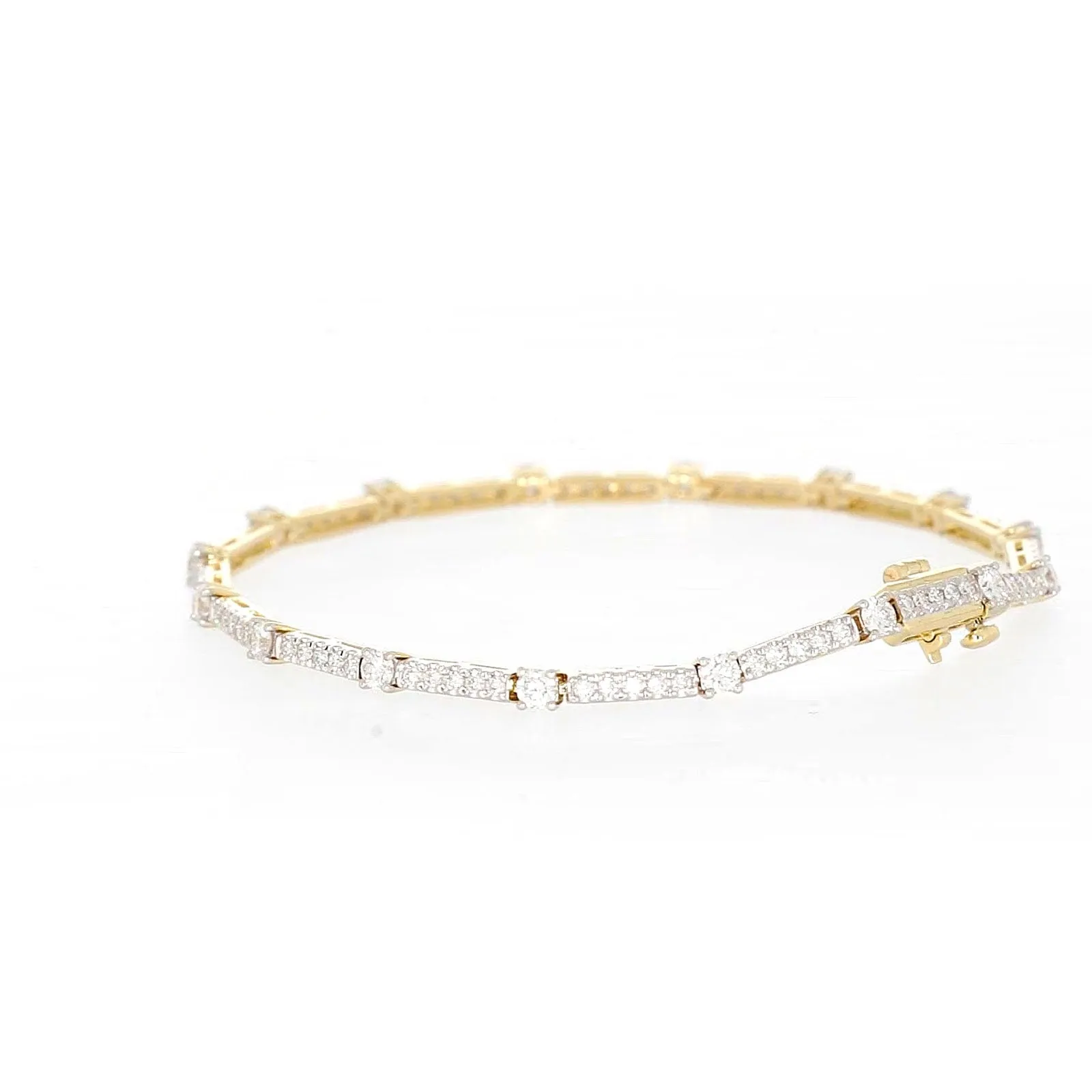 Celebration 9ct Yellow Gold Round Brilliant Cut 2 Carat tw of Lab Grown Diamonds Bracelet