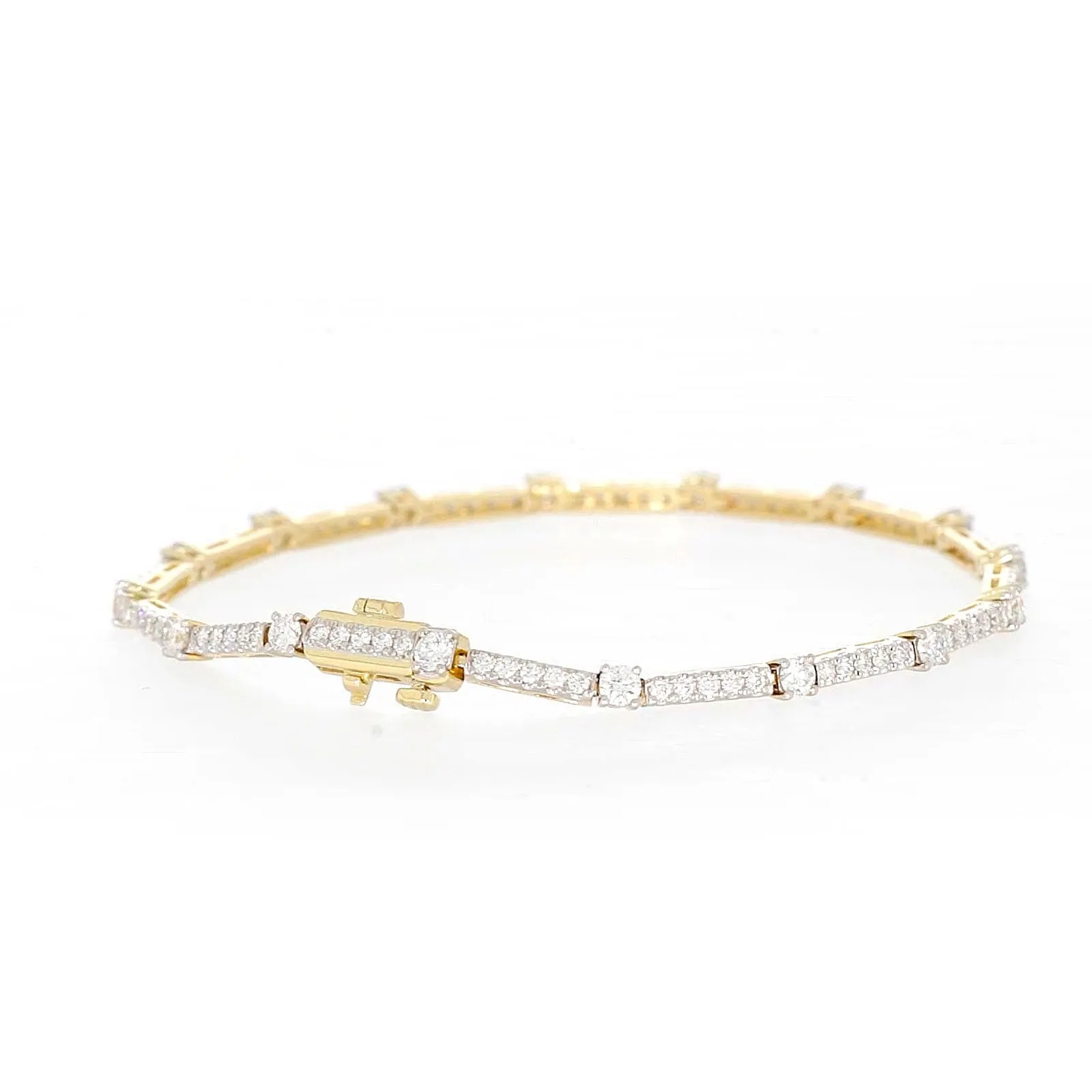 Celebration 9ct Yellow Gold Round Brilliant Cut 2 Carat tw of Lab Grown Diamonds Bracelet