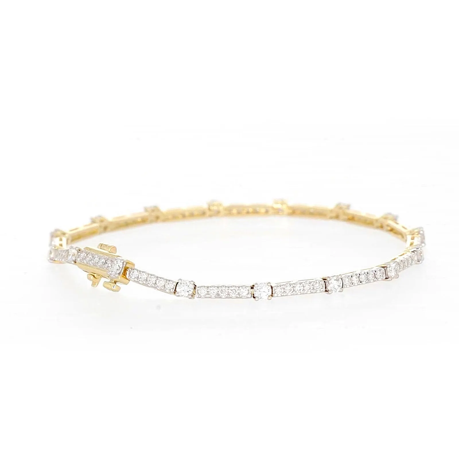 Celebration 9ct Yellow Gold Round Brilliant Cut 2 Carat tw of Lab Grown Diamonds Bracelet