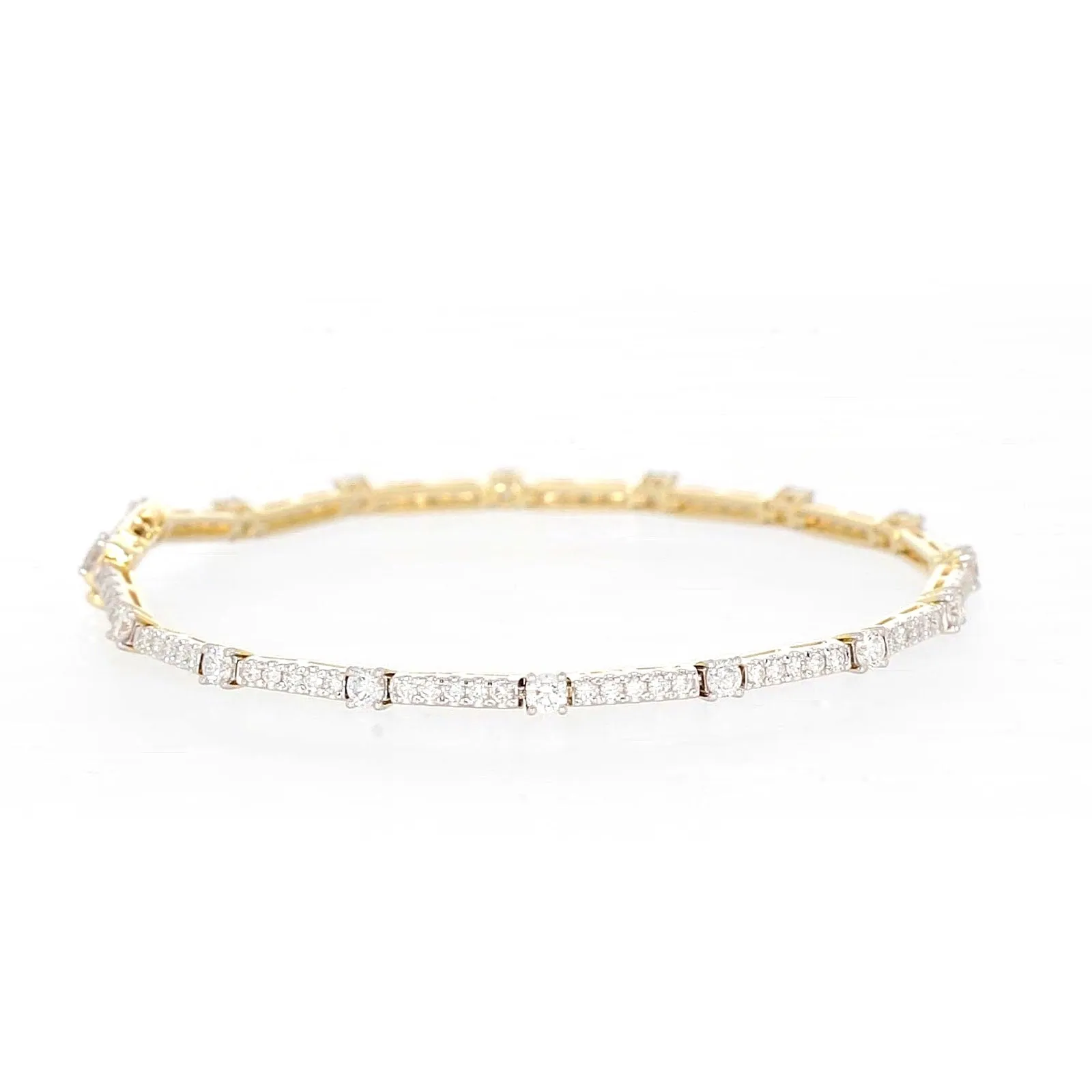 Celebration 9ct Yellow Gold Round Brilliant Cut 2 Carat tw of Lab Grown Diamonds Bracelet