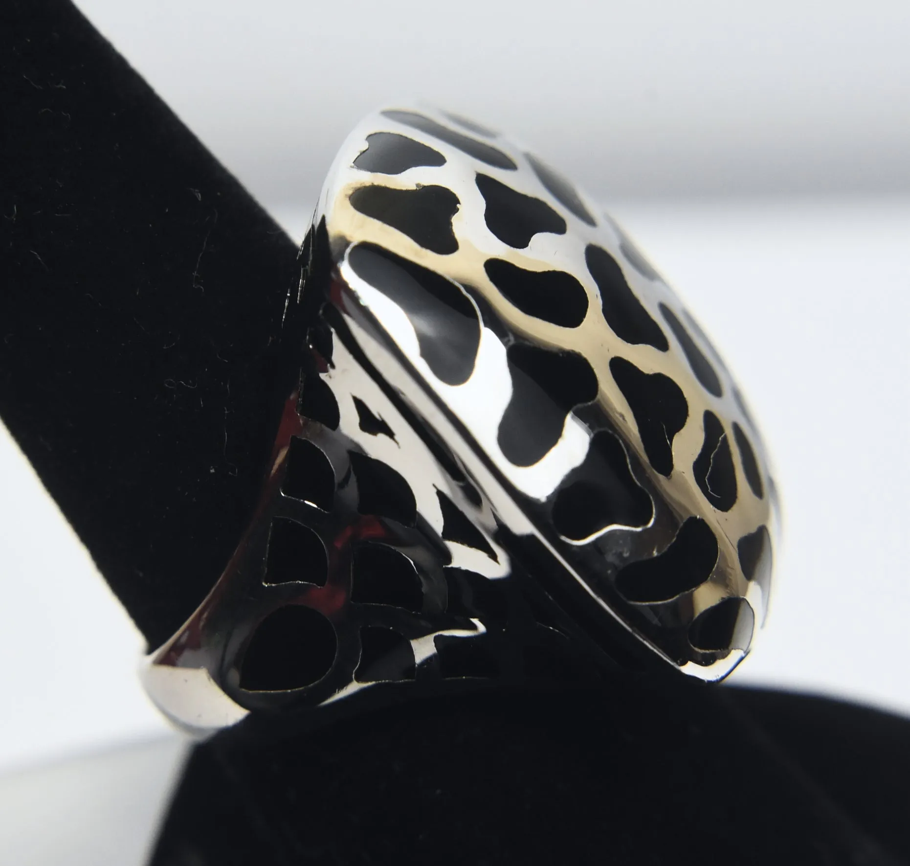 Large Sterling Silver Inlaid Black Onyx Ring - Size 7.75