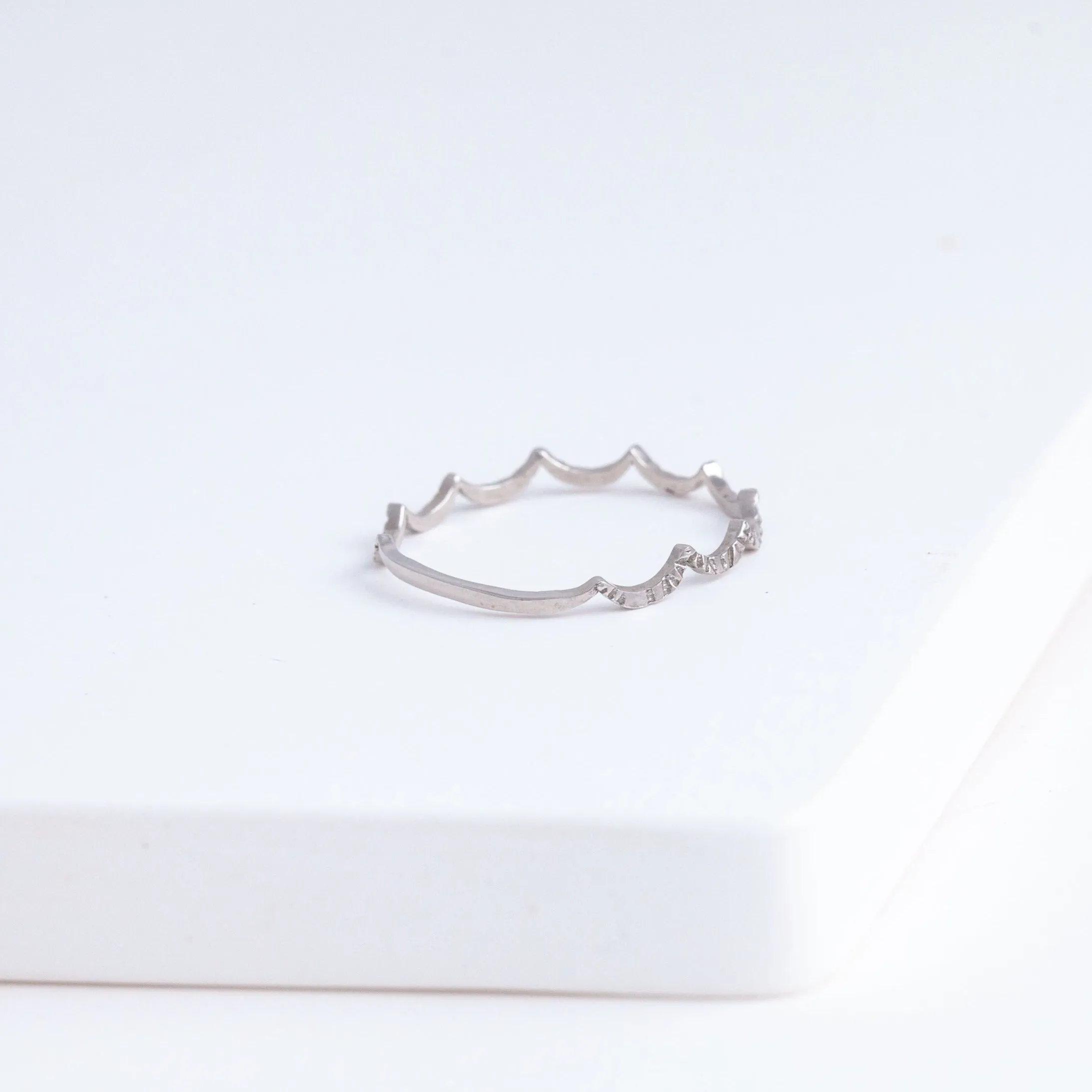 Repeat wave ring - white gold