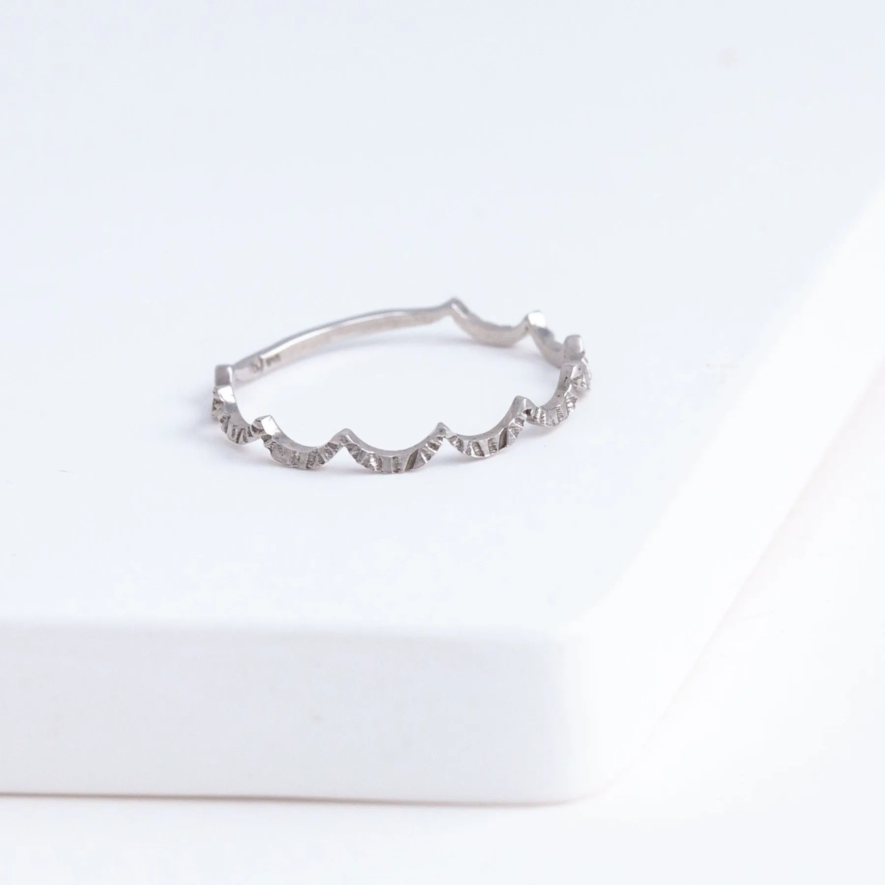 Repeat wave ring - white gold