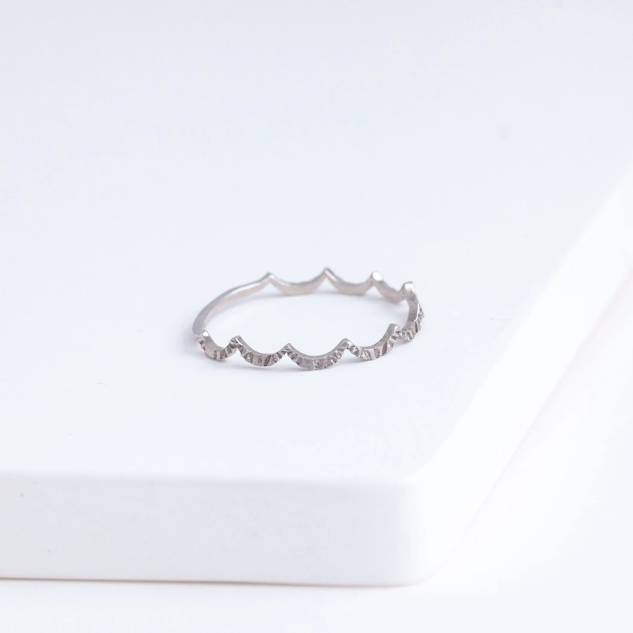 Repeat wave ring - white gold