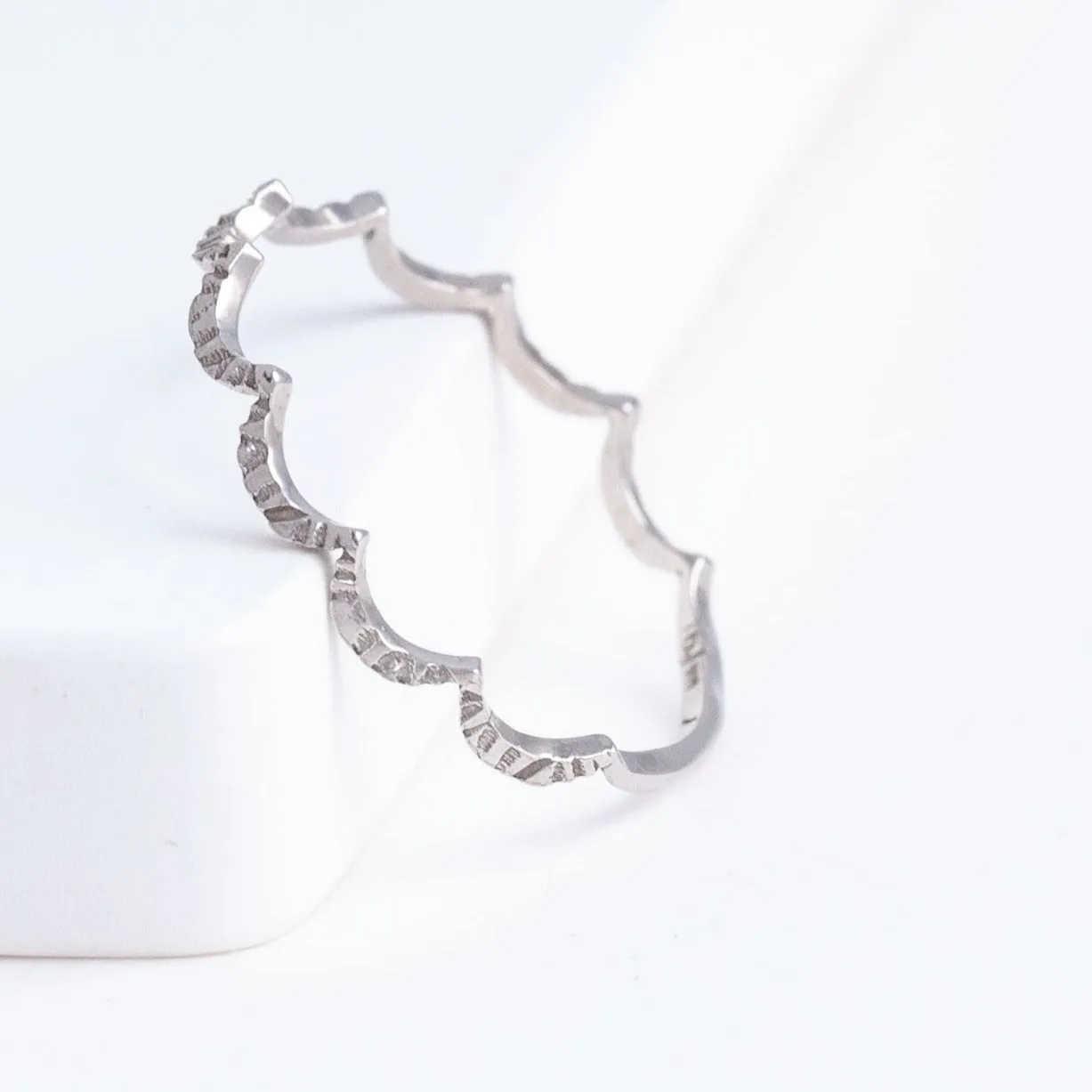 Repeat wave ring - white gold