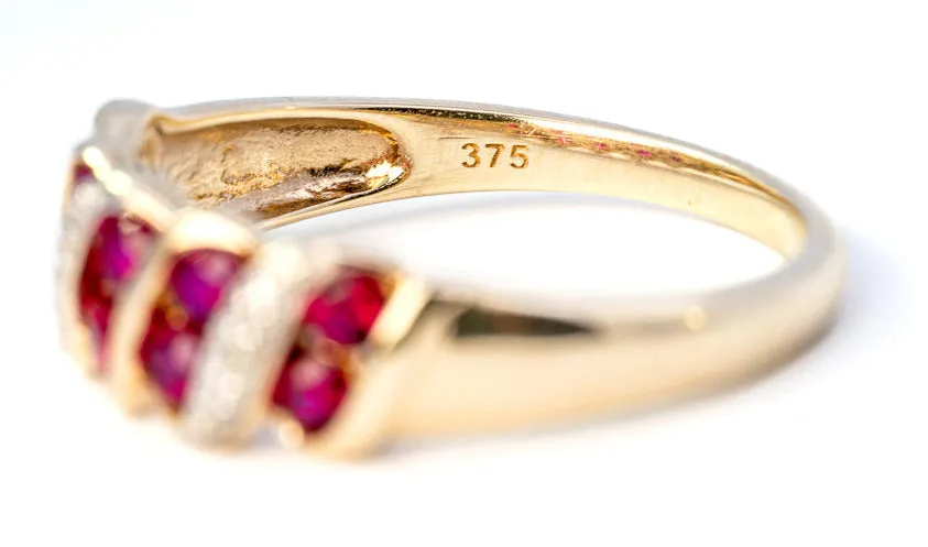 Stunning 9ct Yellow Gold Synthetic Ruby & Diamond Ring